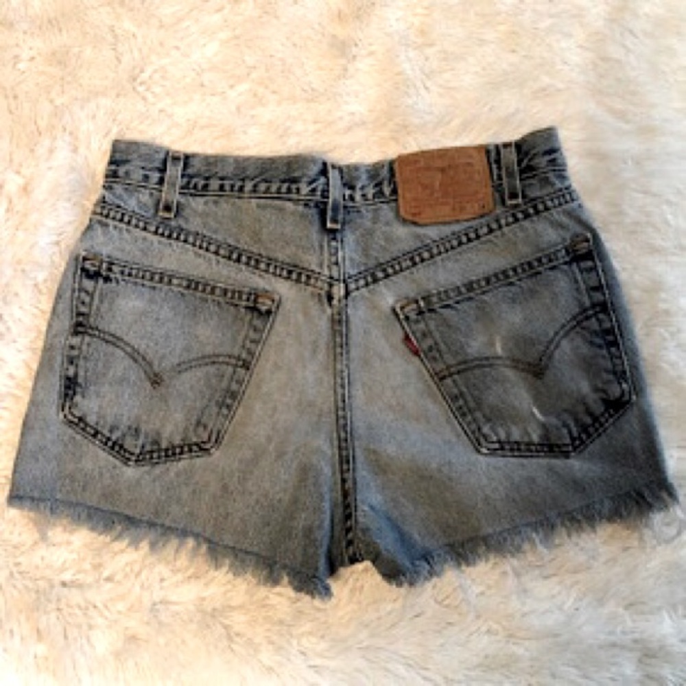 Vintage Levi’s 550 Cut-Off Short - Picture 2 of 4